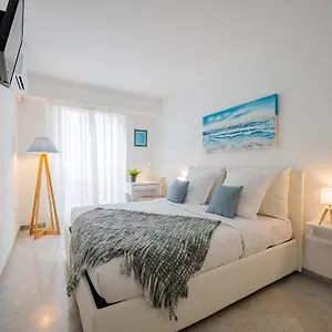 Appartement Le Victoria - Beau 2p Avec Vue Mer, Balcon, Piscine, Sauna Et Parking Prive Au Centre De, Menton