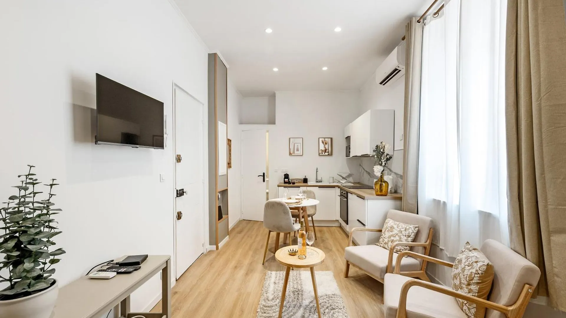 Maison Dutto Menton 0*,
